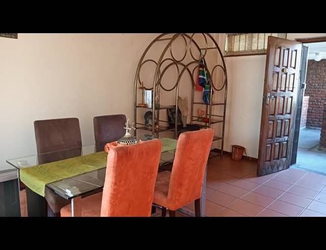 2 BEDROOM PROPERTY TO RENT IN FIELDS HILL